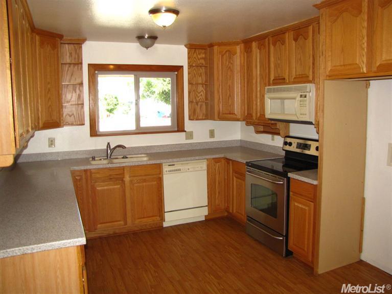 950 Garden Gate Dr, Manteca, CA 95336 photo 4