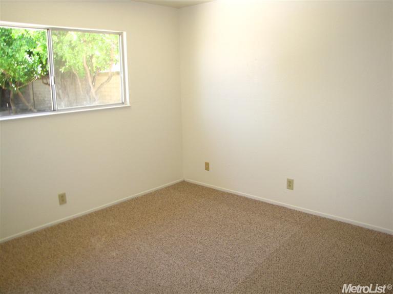 950 Garden Gate Dr, Manteca, CA 95336 photo 9
