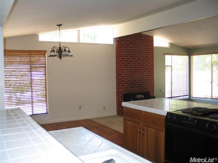 4924 Donovan Dr, Carmichael, CA 95608 photo 2