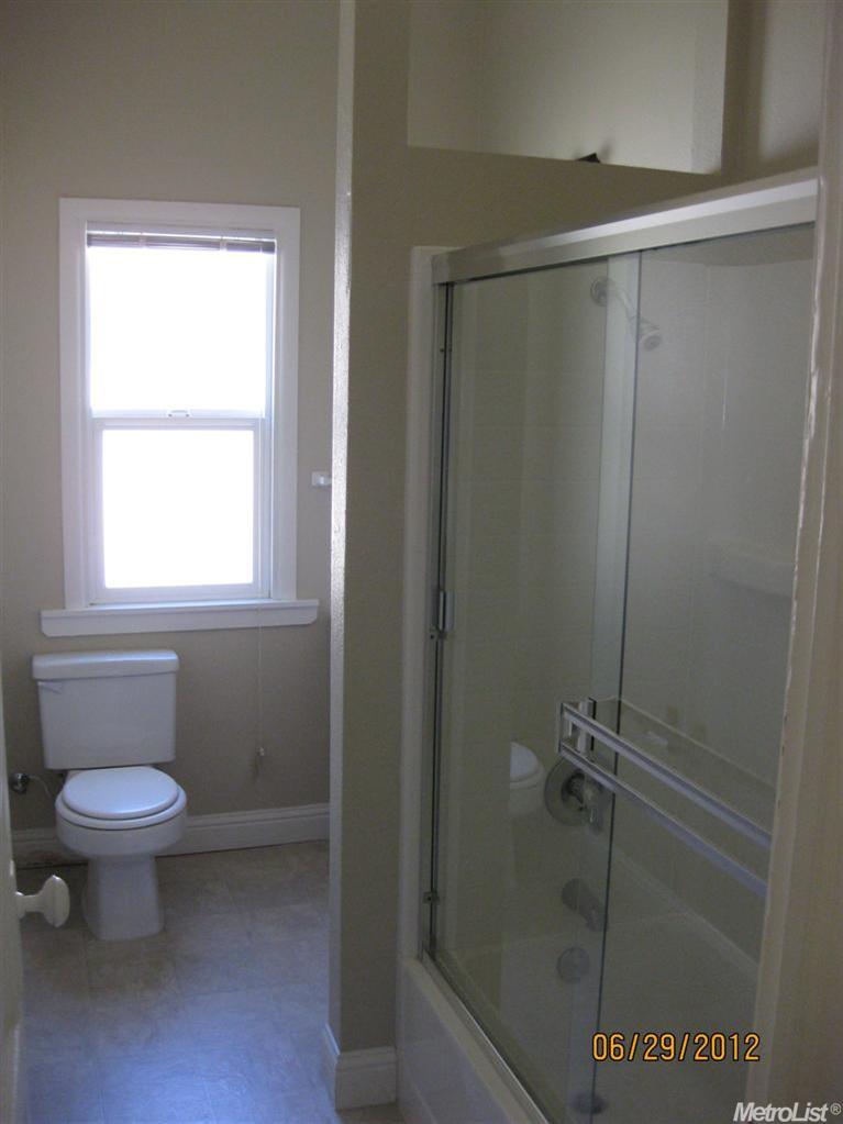 317 Elm St, Lodi, CA 95240 photo 3