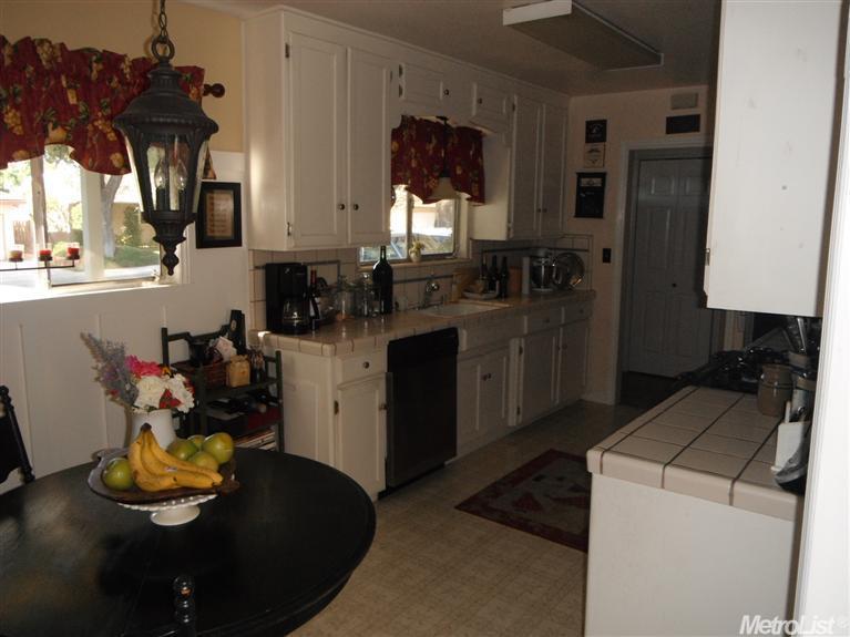1422 Pearl St, Modesto, CA 95350 photo 2
