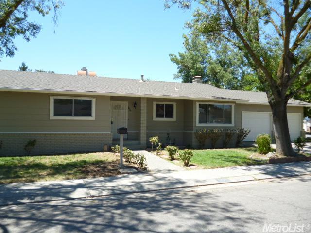 1421 Peppertree Ln, Modesto, CA 95355 photo 3