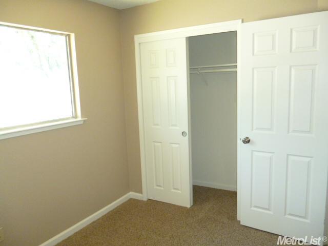 1421 Peppertree Ln, Modesto, CA 95355 photo 9