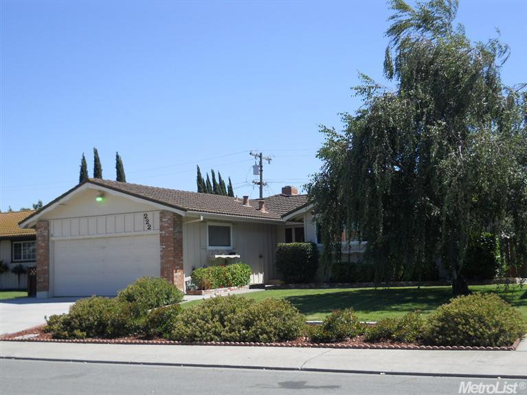 222 Derecho Way, Tracy, CA 95376 photo 2