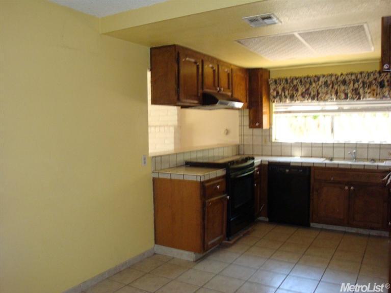 3708 Bugatti Way, Modesto, CA 95356 photo 4