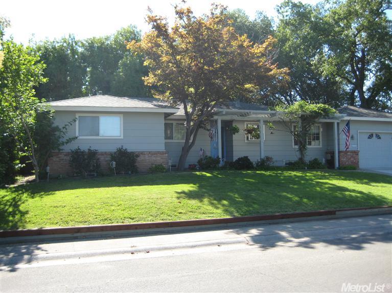 4713 Bellue St, Carmichael, CA 95608 photo 2