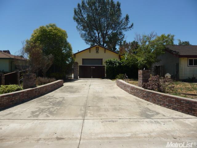 13664 Pinto Ln, Lodi, CA 95240 photo 2