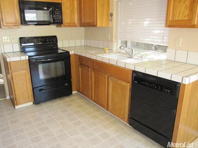 92 Phillips Ct, Tracy, CA 95376 photo 4
