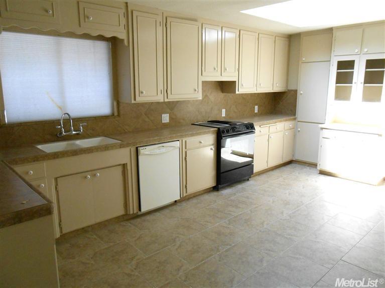 1621 Augusta Ct, Modesto, CA 95350 photo 4
