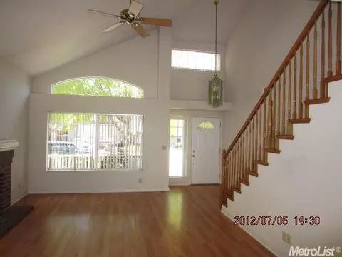 855 Christy Ct, Tracy, CA 95376 photo 2