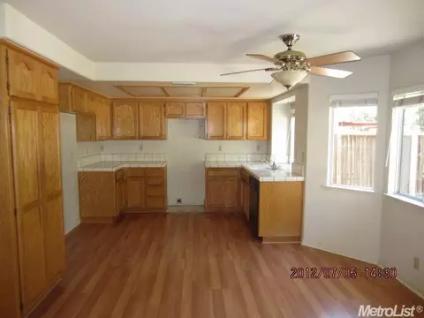 855 Christy Ct, Tracy, CA 95376 photo 4