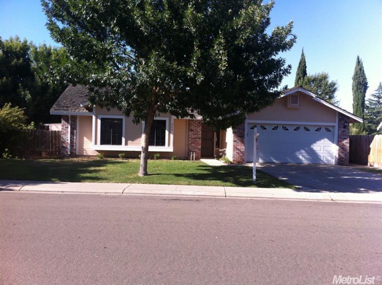 928 Deer Park Dr, Modesto, CA 95358 photo 2