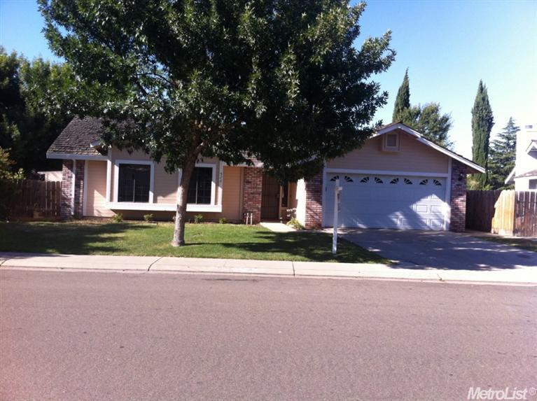 928 Deer Park Dr, Modesto, CA 95358 photo 1