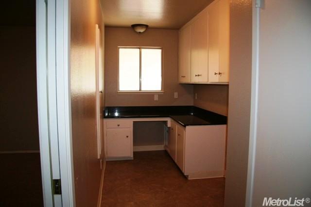 605 Derby Ln, Modesto, CA 95350 photo 9