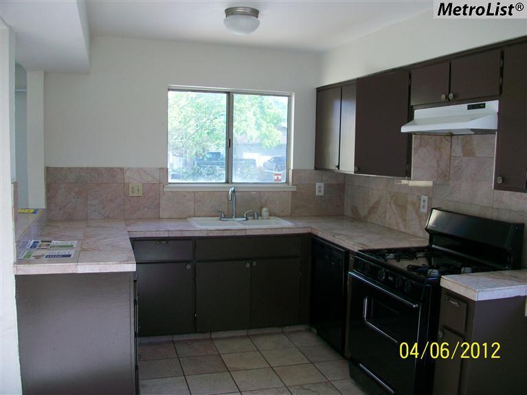 566 Stratford Ct, Merced, CA 95341 photo 2