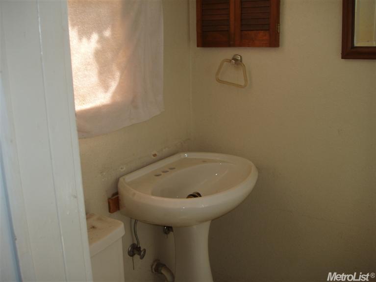213 Kavanagh Ave, Modesto, CA 95350 photo 9