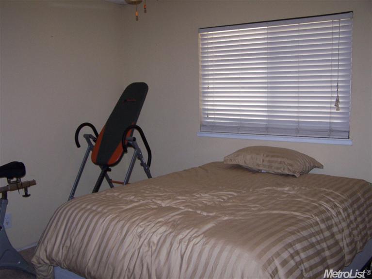 1296 Spruce Ln #17, Manteca, CA 95336 photo 3