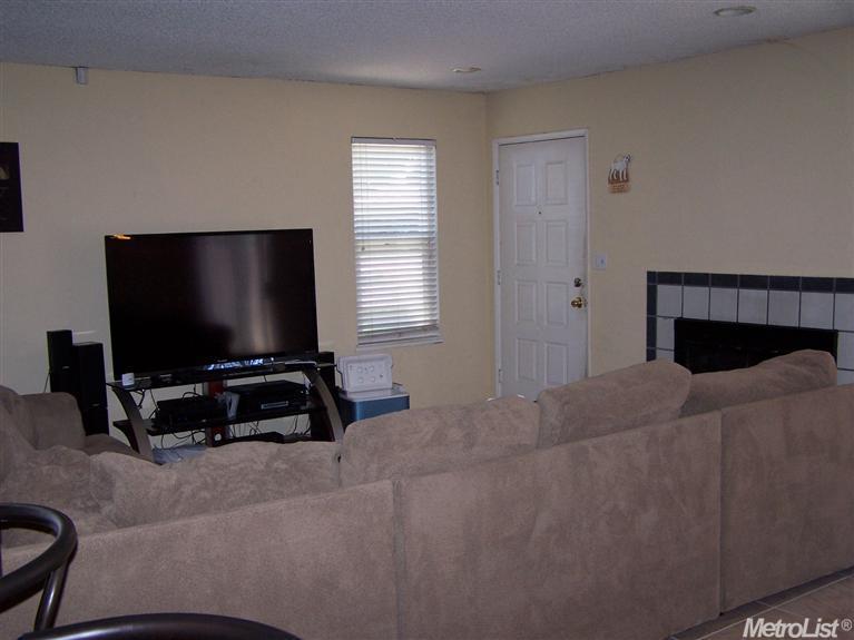 1296 Spruce Ln #17, Manteca, CA 95336 photo 5