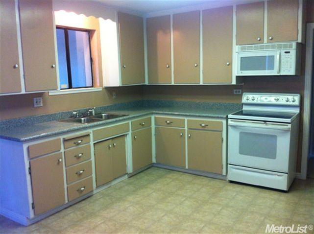 990 Chestnut St, Turlock, CA 95380 photo 2