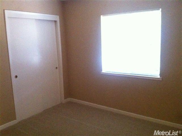 990 Chestnut St, Turlock, CA 95380 photo 4