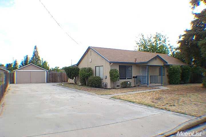 990 Chestnut St, Turlock, CA 95380 photo 1