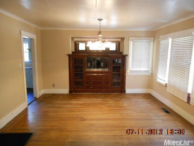 525 W Olive Ave, Turlock, CA 95380 photo 4