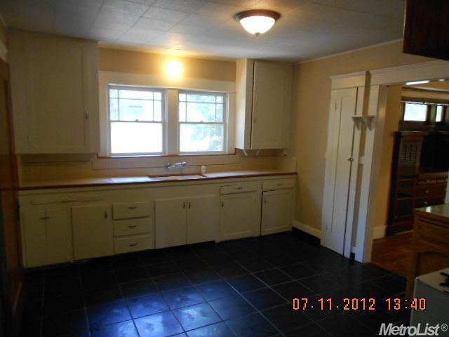 525 W Olive Ave, Turlock, CA 95380 photo 5