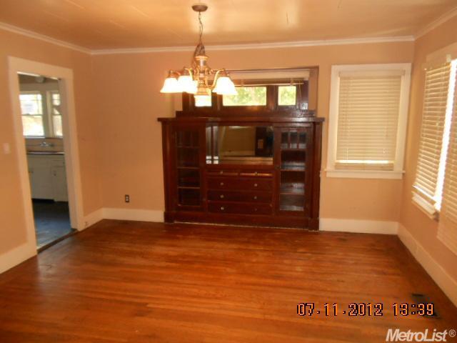 525 W Olive Ave, Turlock, CA 95380 photo 3