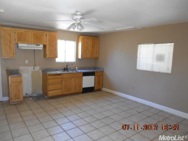 525 W Olive Ave, Turlock, CA 95380 photo 11
