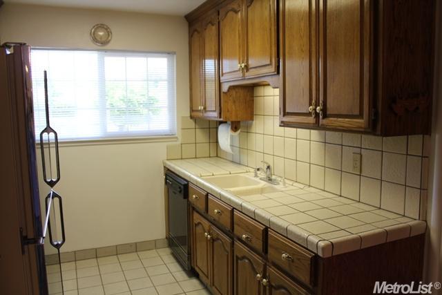 674 O St, Lathrop, CA 95330 photo 3