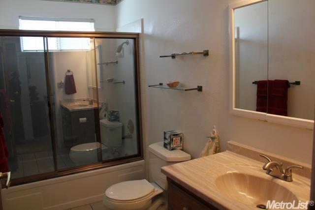 674 O St, Lathrop, CA 95330 photo 6