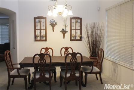 842 Summer Ln, Tracy, CA 95377 photo 2