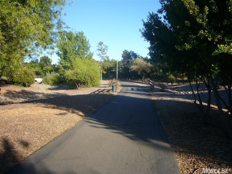 1416 Olympic Dr, Davis, CA 95616 photo 8