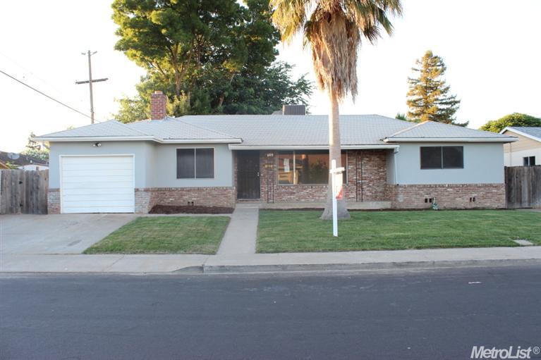 867 Edythe St, Manteca, CA 95337 photo 1