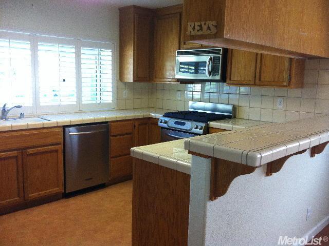 521 Flicker Ave, Davis, CA 95616 photo 2