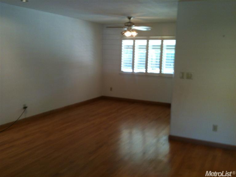 2712 Warwick Ln, Modesto, CA 95350 photo 2