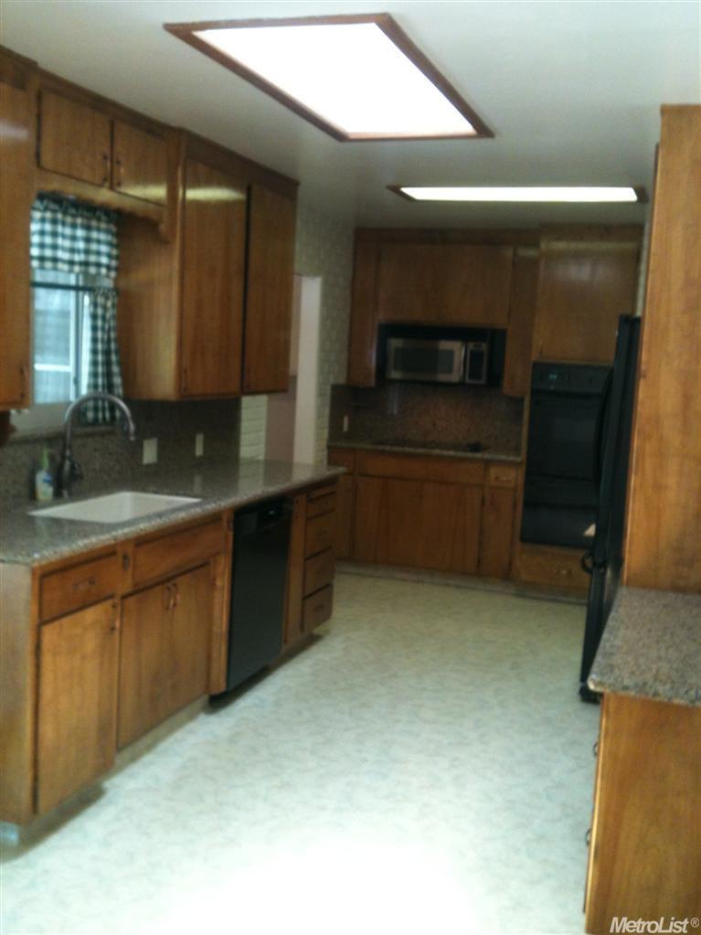 2712 Warwick Ln, Modesto, CA 95350 photo 5