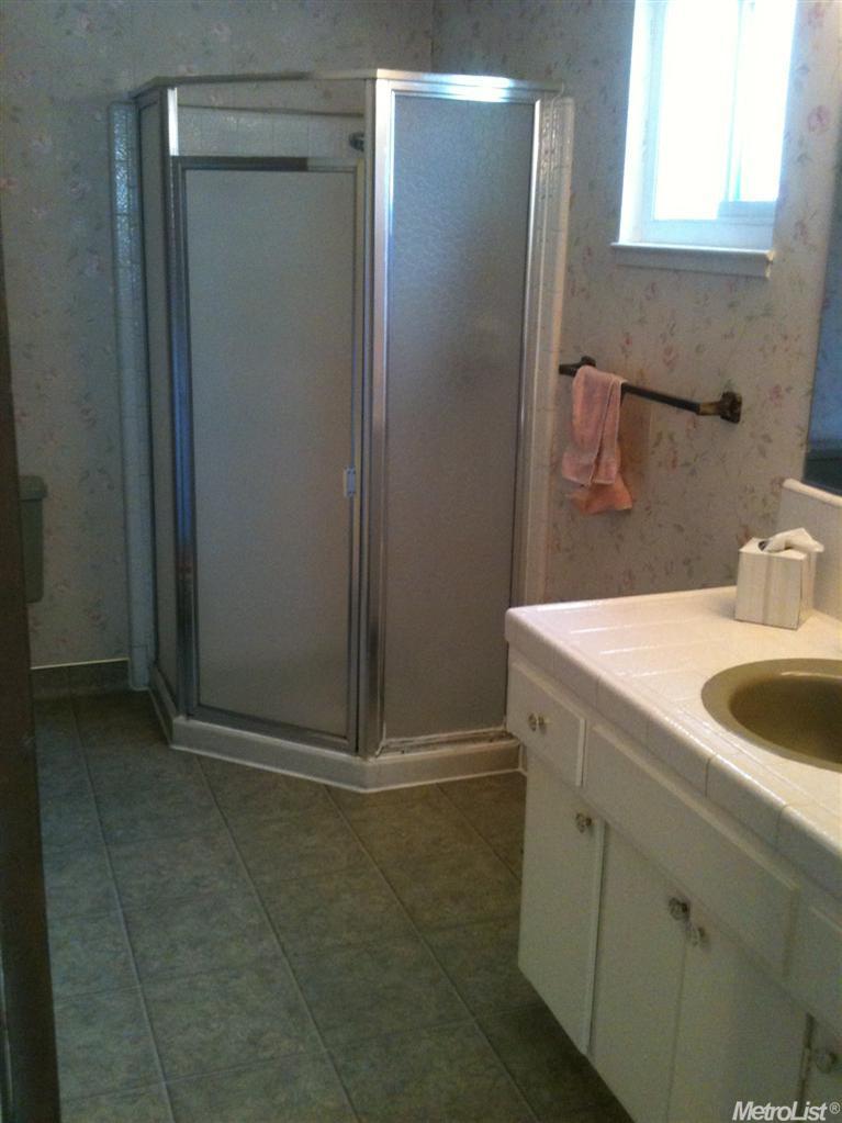 2712 Warwick Ln, Modesto, CA 95350 photo 11