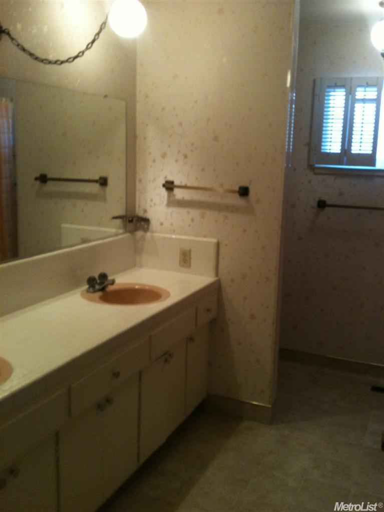 2712 Warwick Ln, Modesto, CA 95350 photo 9
