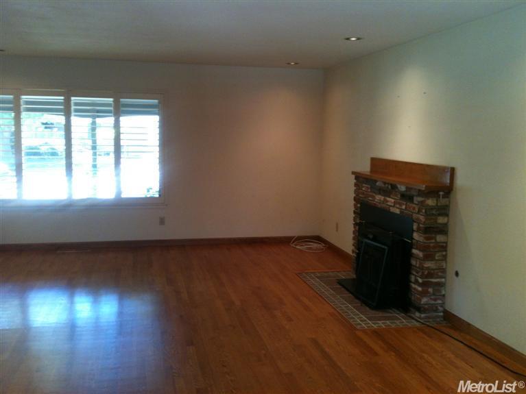 2712 Warwick Ln, Modesto, CA 95350 photo 3