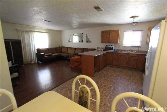 545 Comstock Ct, Modesto, CA 95351 photo 5