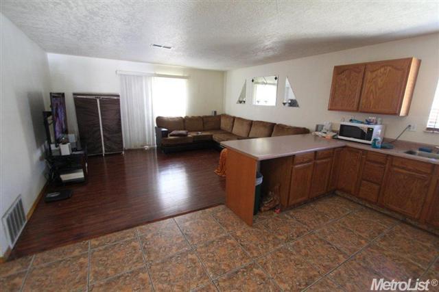 545 Comstock Ct, Modesto, CA 95351 photo 2
