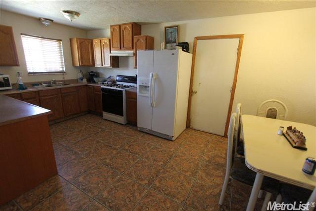 545 Comstock Ct, Modesto, CA 95351 photo 3