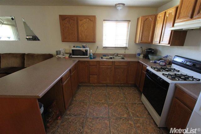 545 Comstock Ct, Modesto, CA 95351 photo 4