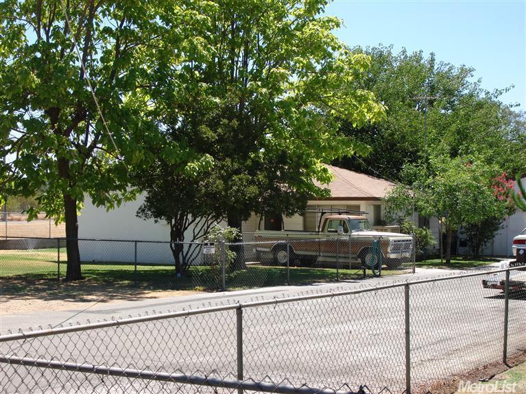 1226 E St, Rio Linda, CA 95673 photo 2