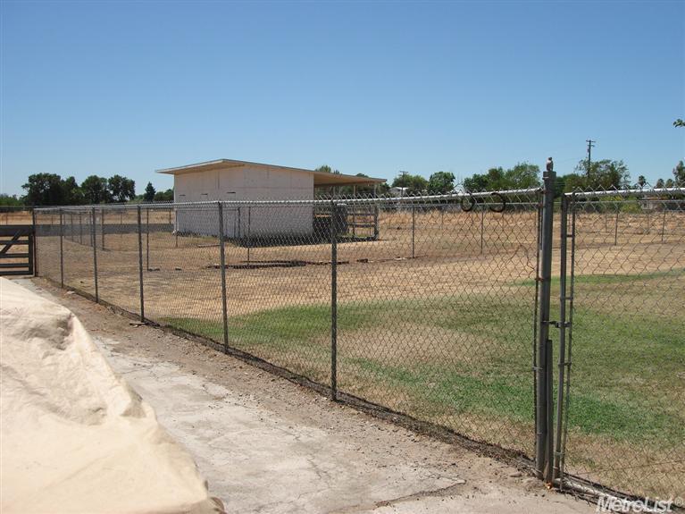1226 E St, Rio Linda, CA 95673 photo 3