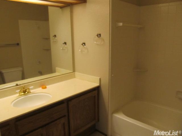 1534 Parkview St, Manteca, CA 95337 photo 9
