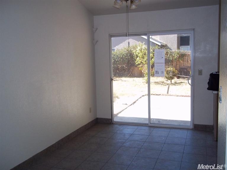 1101 Vintner Ln, Modesto, CA 95358 photo 2