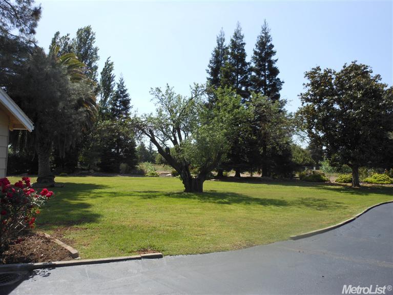 2801 E North Bear Creek Dr, Merced, CA 95340 photo 2
