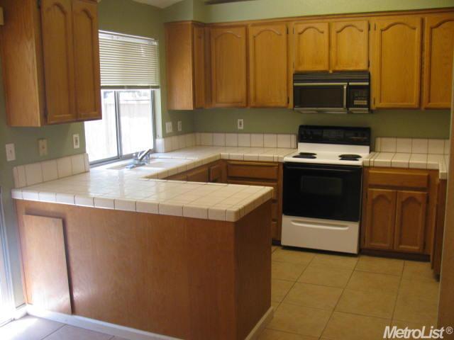 8235 Benjamin Dr, Antelope, CA 95843 photo 3